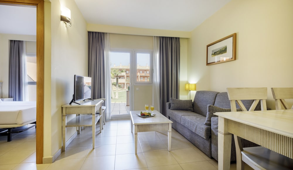 Apartment, 2 Bedrooms, Garden Area, 2 adults and 2 children photo 2