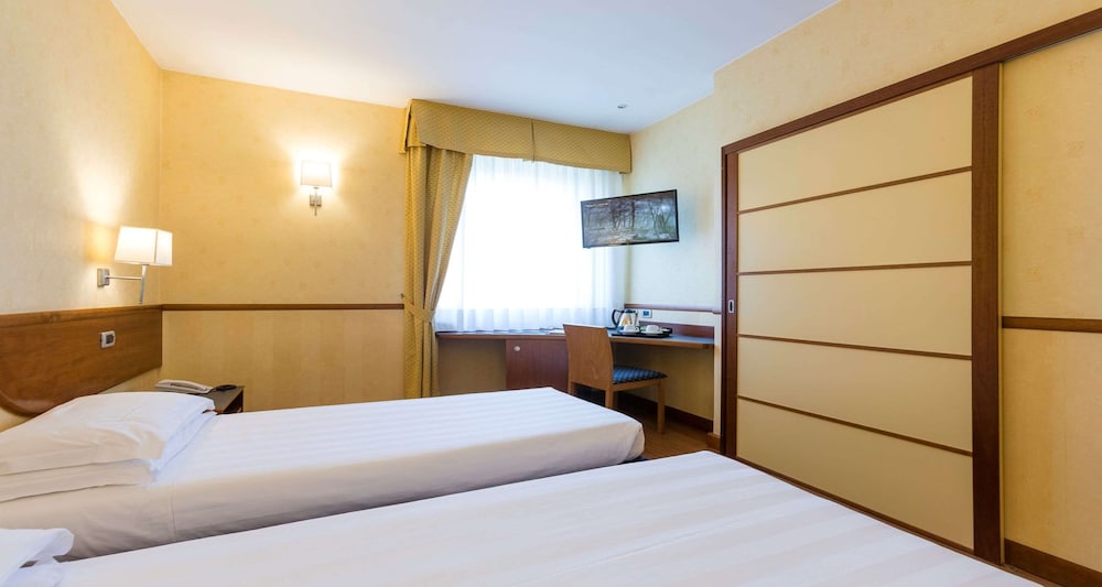 Classic Room, 2 Twin Beds - Photo 1