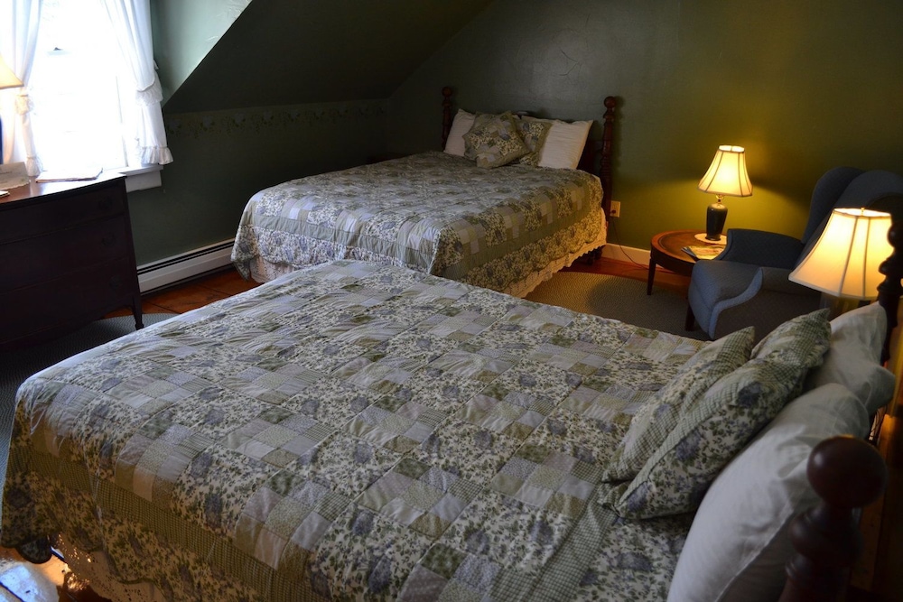 Dartmouth Room photo 1