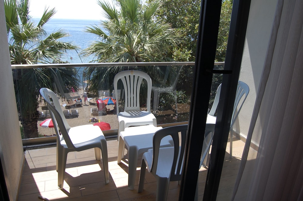 Luxury Triple Room, Multiple Beds, Accessible, Sea View photo 2