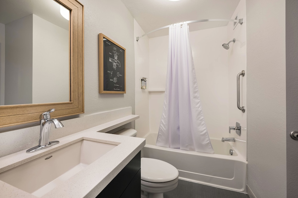 Deluxe Room, 1 King Bed (Studio Suite - King) - Photo 4