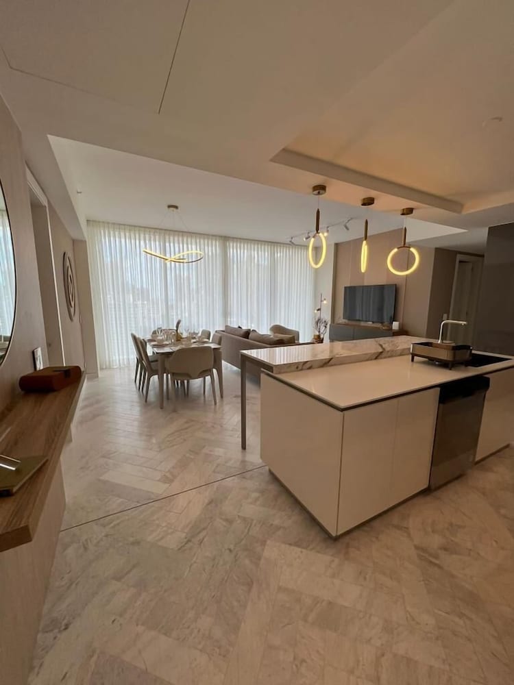 Luxury Apartment, City View photo 2