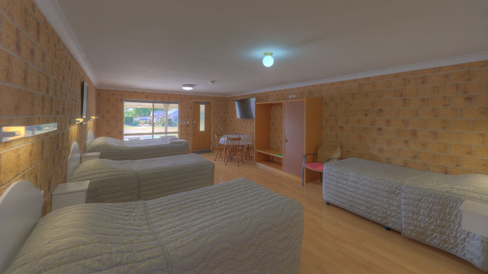Family Room photo 3