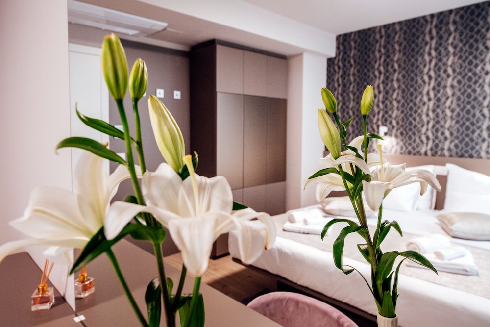 Design Apartment, 1 Bedroom, Pool Access, Sea View