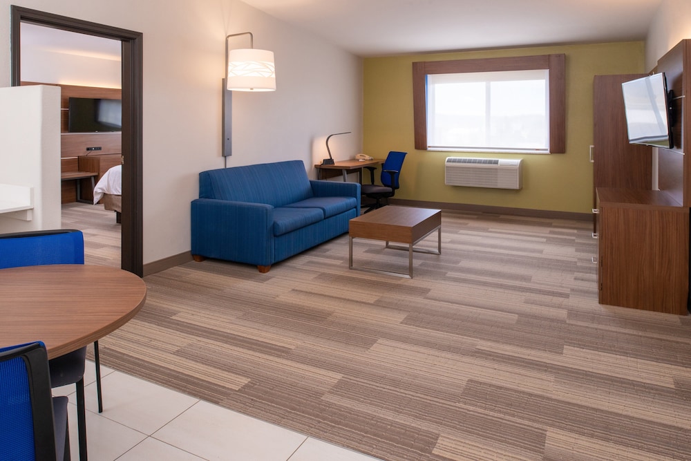 Suite, 1 Bedroom, Jetted Tub - Photo 5