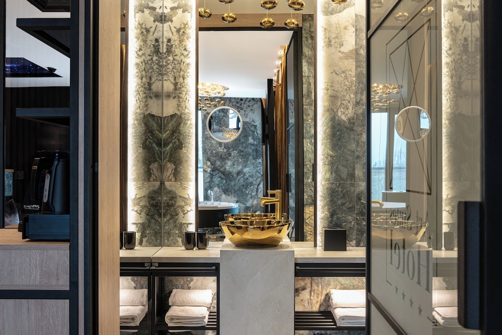 Royal Art Suite photo 3