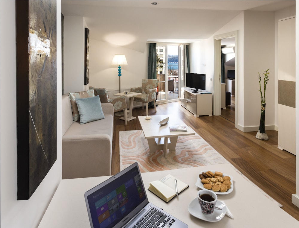 Penthouse Sea View Deluxe Suite photo 1