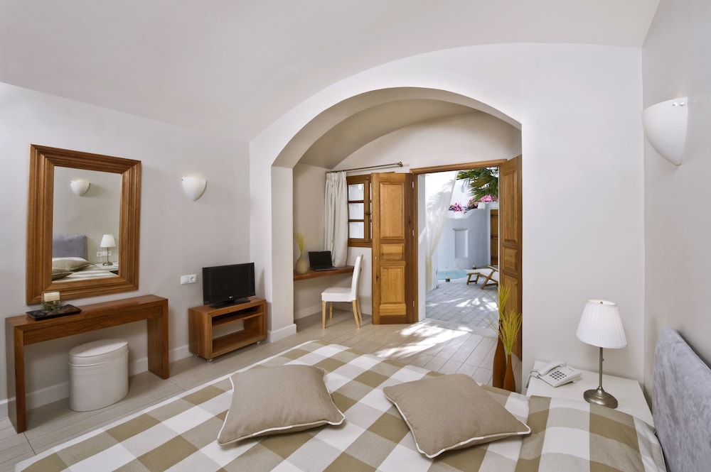Junior Studio Suite, Jetted Tub - Photo 2