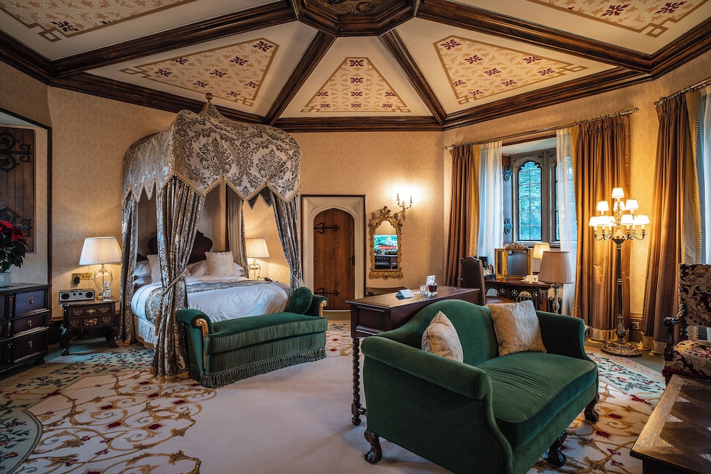Suite (Henry VIII) photo 1