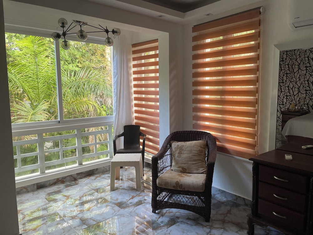 Classic Condo, Multiple Beds, Non Smoking (311)