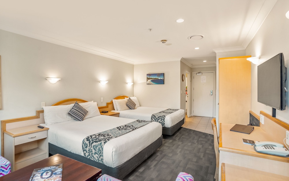 Family Room with Two Double Beds - Photo 1