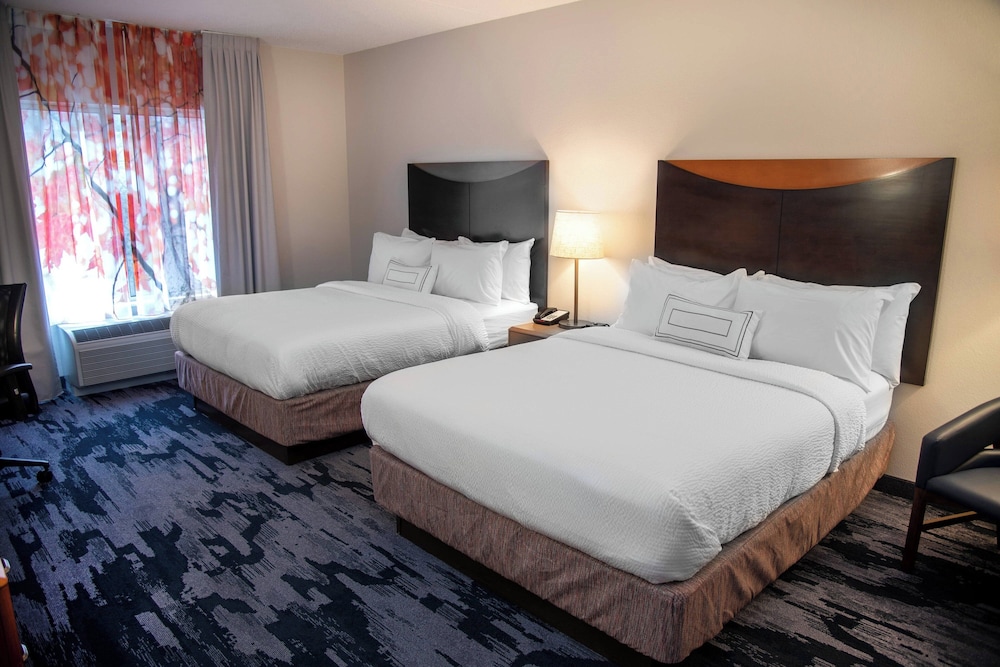 Room, 2 Queen Beds (Mobility/Hearing Accessible, Tub) - Photo 2