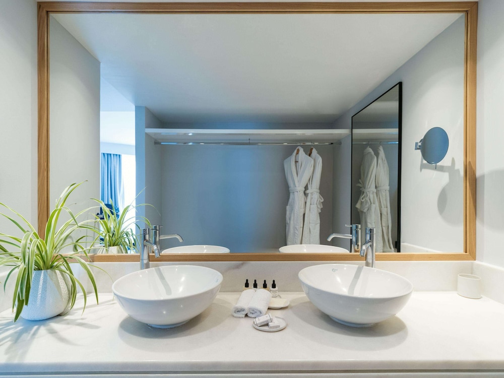 Ivory Suite - Photo 13