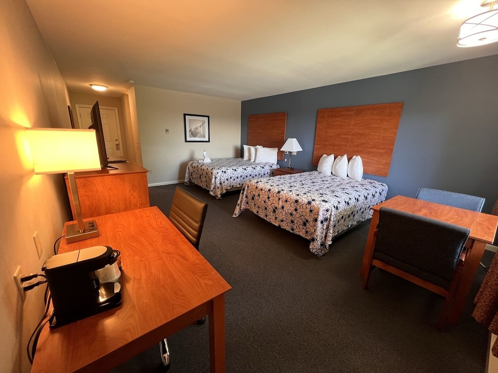 Deluxe Room, 2 Queen Beds, Bay View