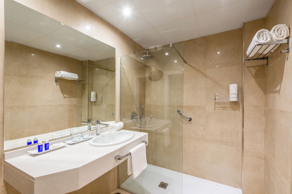 Standard Room (Lateral Sea view (2+1)) - Photo 6