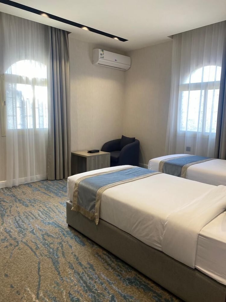 Deluxe Twin Room photo 3