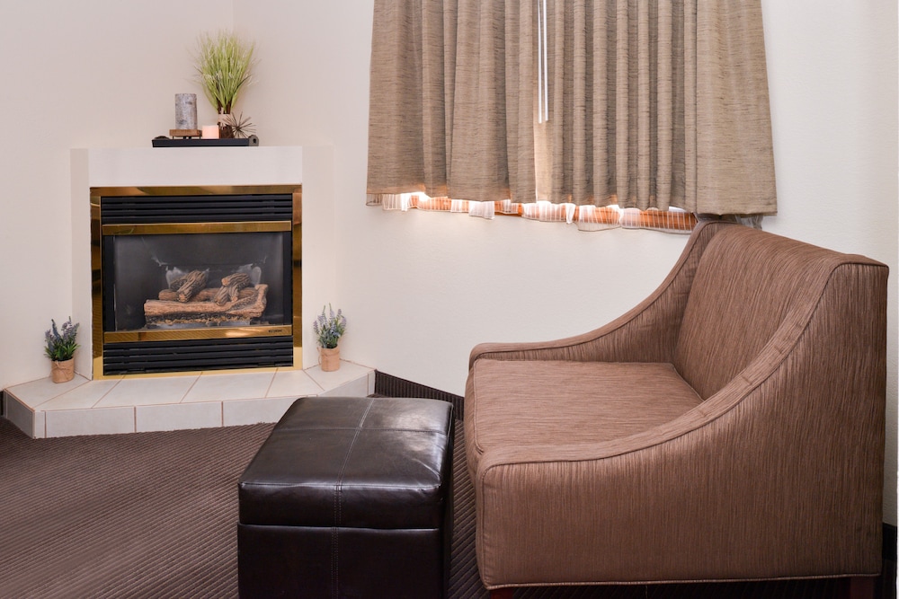 Standard Room, 1 King Bed, Non Smoking, Fireplace (with Sofabed) photo 2