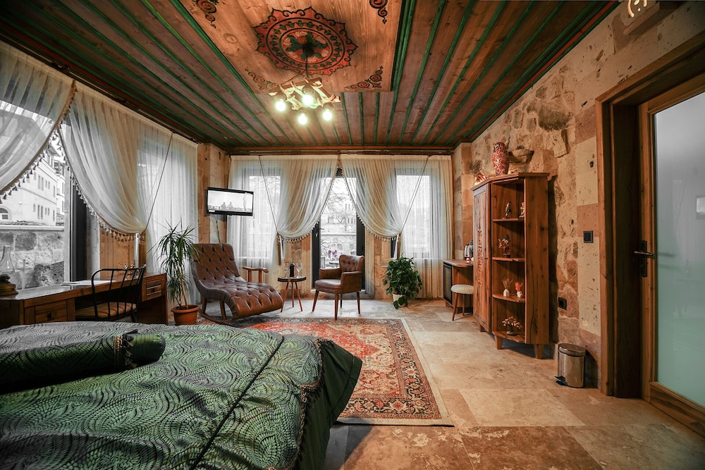 Honeymoon Double Room, 1 King Bed, Jetted Tub, Garden Area - Photo 3