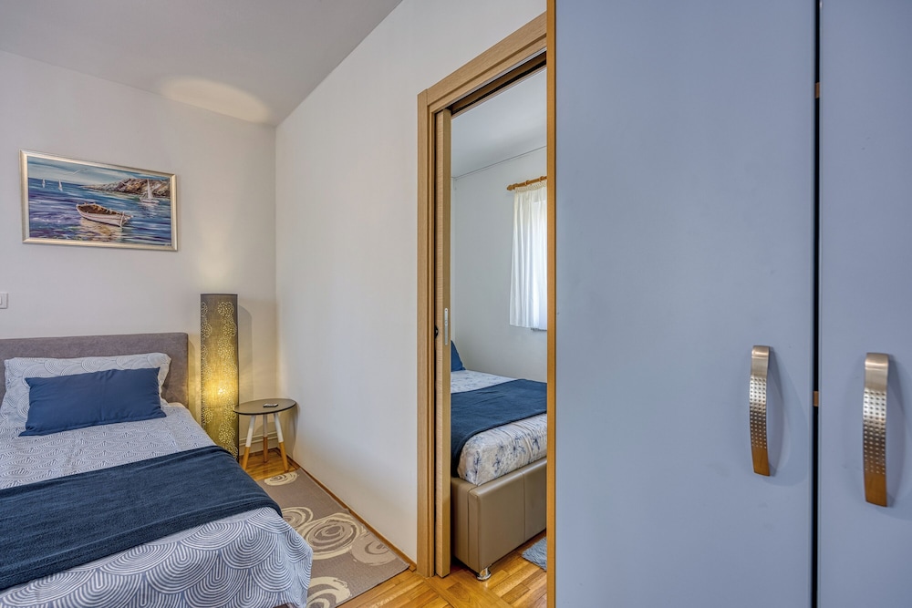 Family House, Multiple Bedrooms (Small Holiday Home Jakara 5)