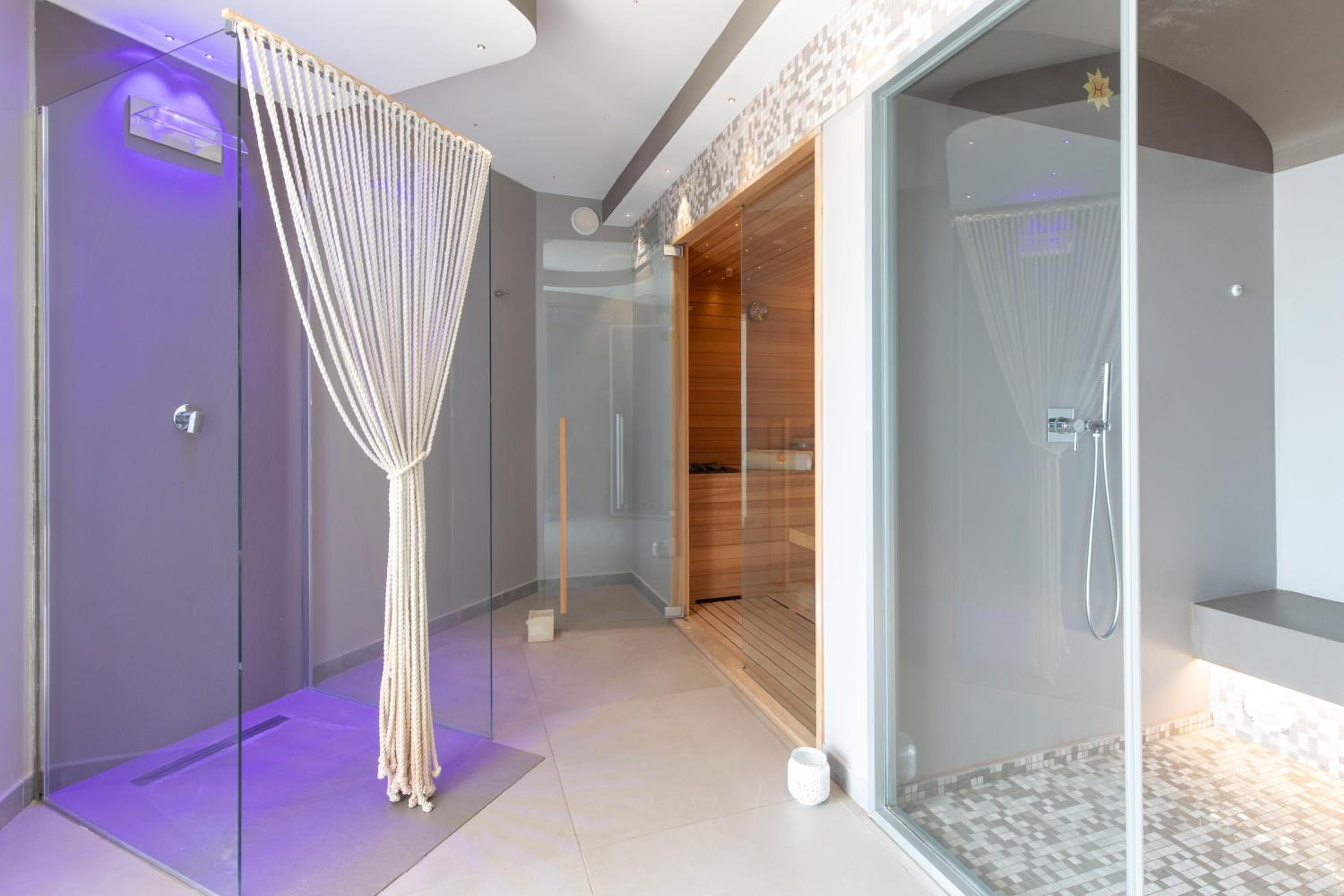 Deluxe Double Room with Spa Package photo 2