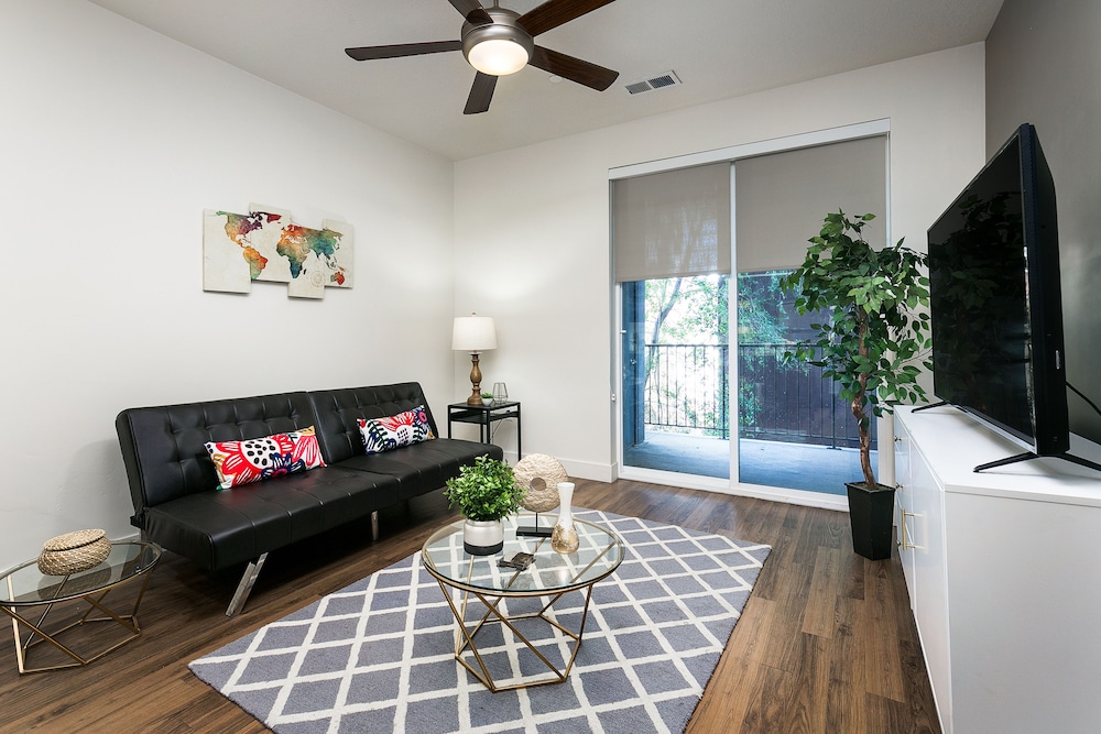 Signature Apartment, 1 Bedroom, Non Smoking, Kitchen photo 2