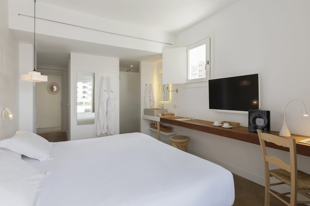 Junior Suite, Terrace, Pool View - Photo 3