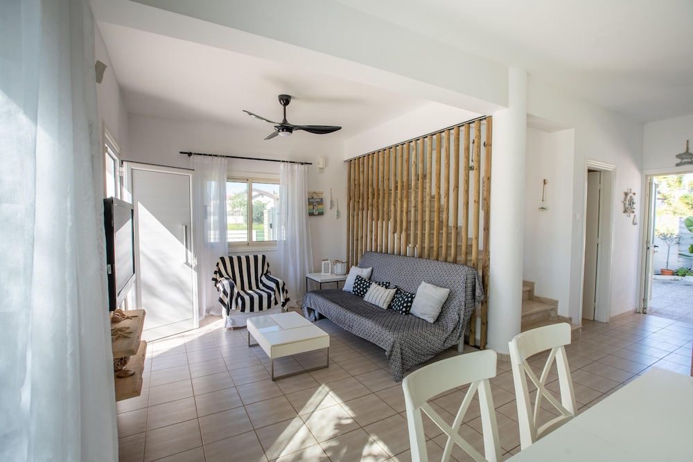 Luxury Villa, City View photo 2