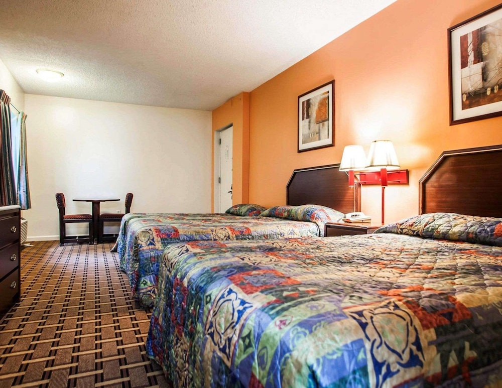 Basic Room, 2 Double Beds, Non Smoking photo 1