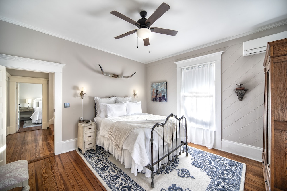 Room, Private Bathroom (Bluebonnet Room) photo 3