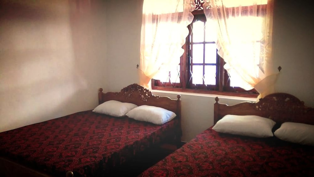 Basic Quadruple Room photo 2