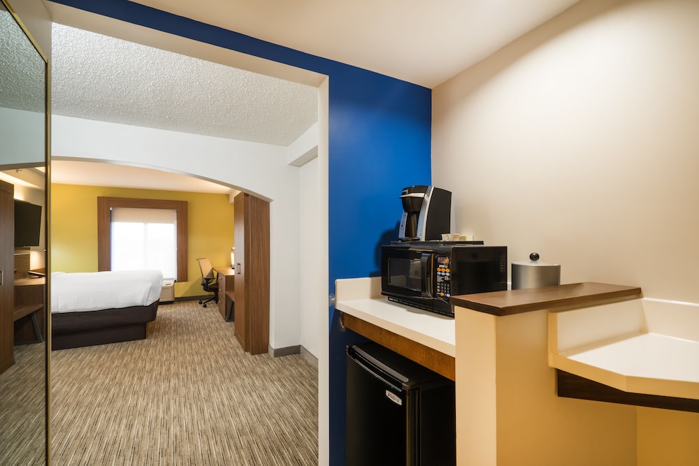 Standard Room, 1 King Bed photo 1