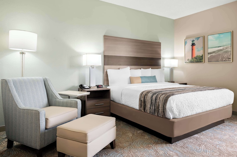 Standard Room, 1 King Bed, Non Smoking, Refrigerator