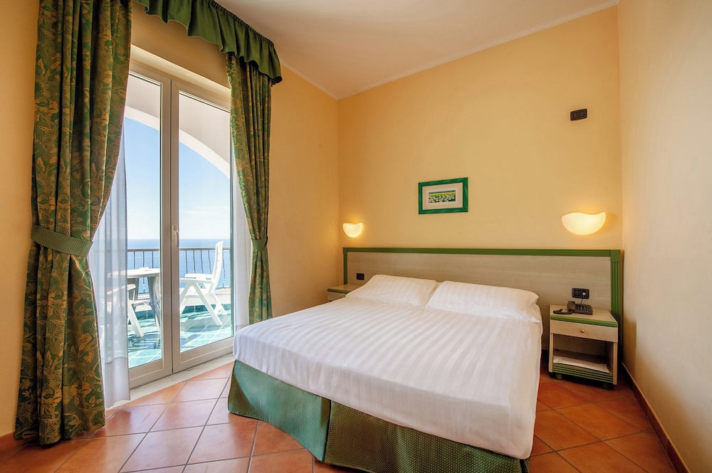 Superior Room, 1 King Bed, Terrace, Sea View - Photo 1