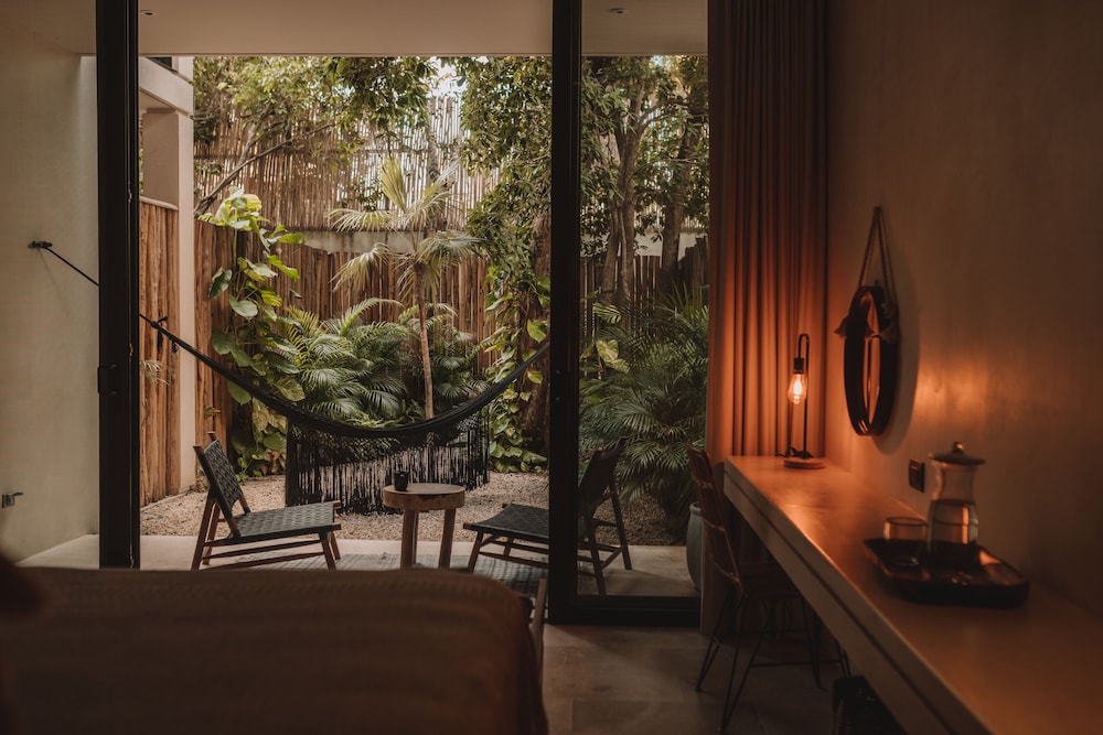 Luxury Suite with King Bed Terrace and Garden - Photo 7