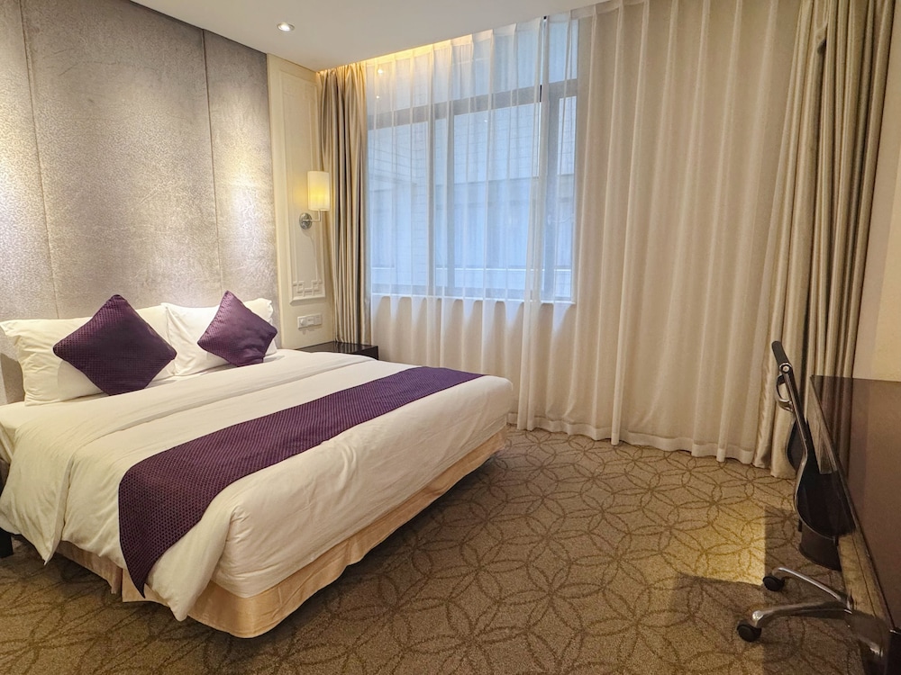 Superior Room, 1 Queen Bed photo 3