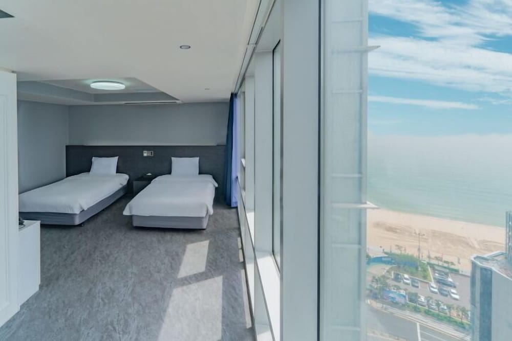Suite Partial Ocean View - Photo 1