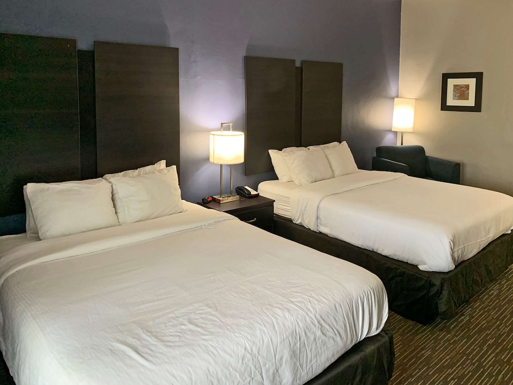 Standard Room, 2 Queen Beds, Non Smoking - Photo 2