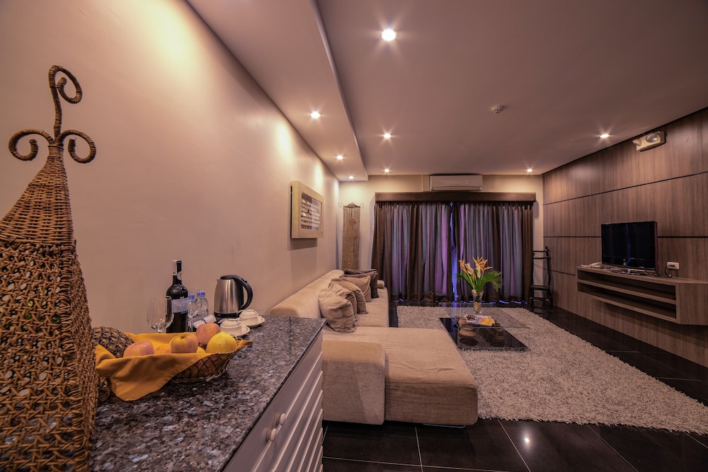 Presidential Suite, Garden View photo 3