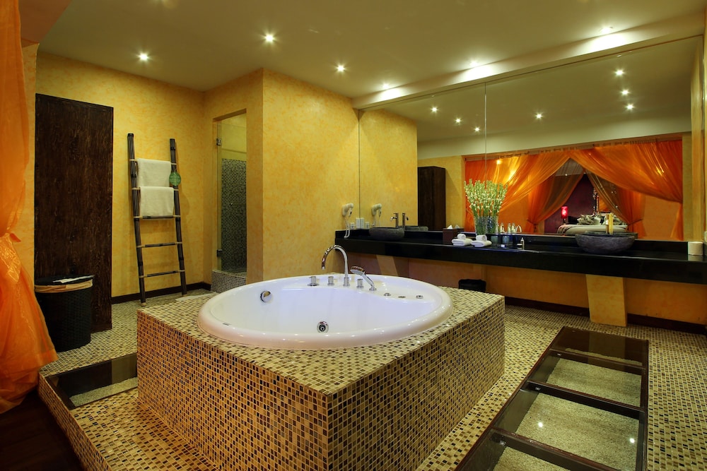 Honeymoon Suite photo 2
