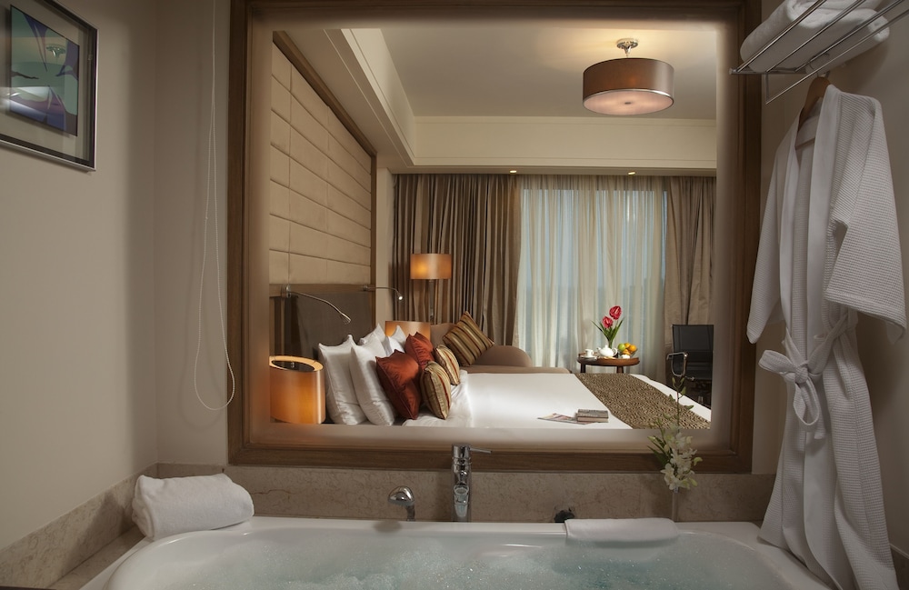 Suite, 1 Bedroom (Whirlpool) - Photo 7