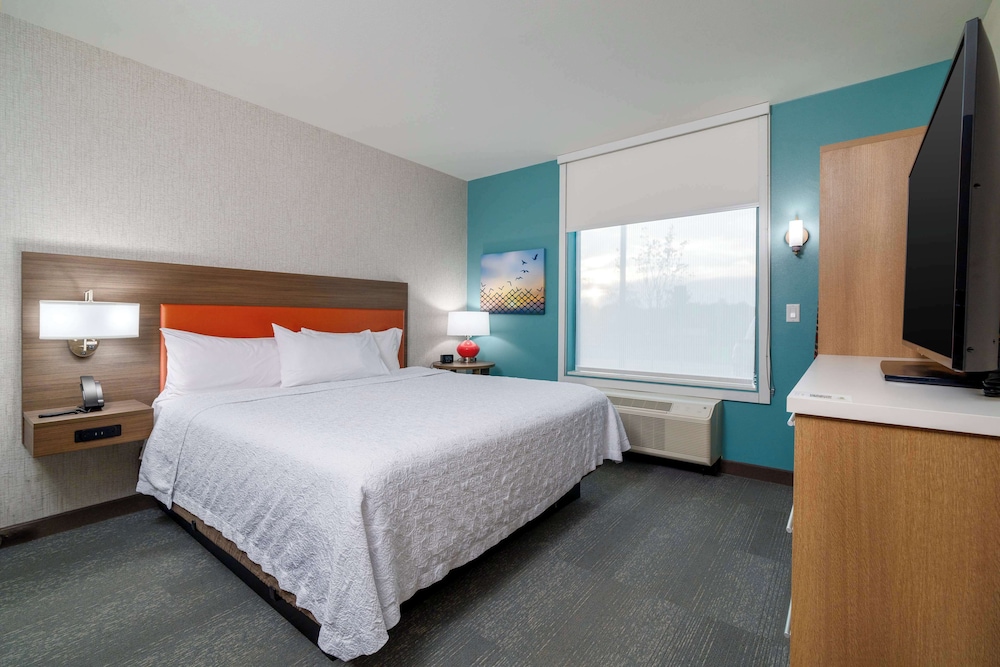 Suite, 1 King Bed, Accessible, Bathtub - Photo 2