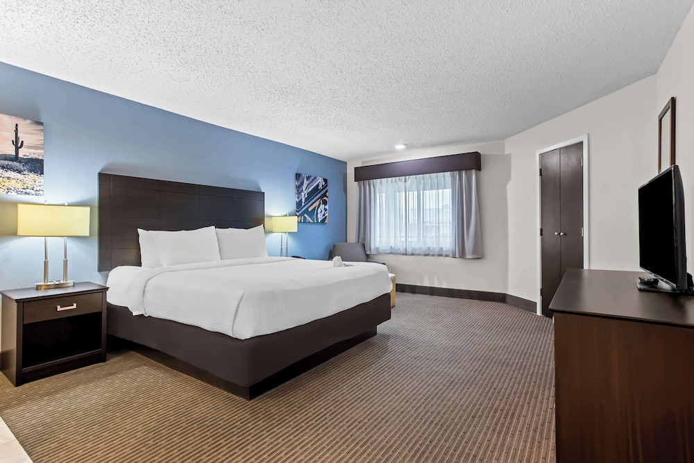Suite, 1 King Bed, Non Smoking, Jetted Tub (with Sofabed) - Photo 2