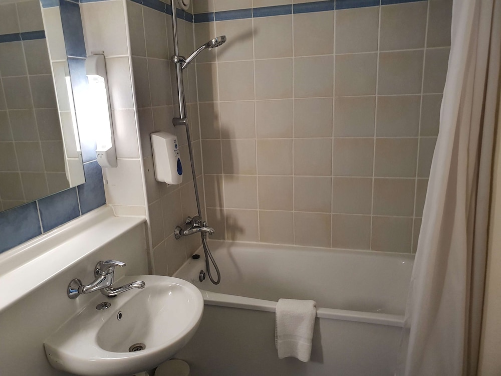 Standard Room, 1 Double Bed - Photo 7