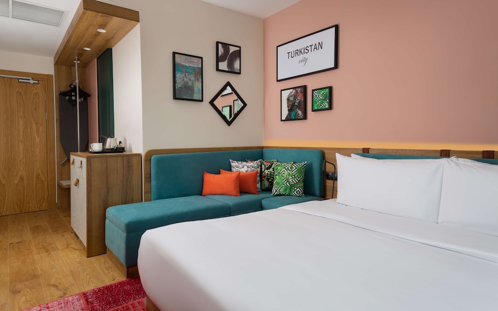 Basic Room, 1 Queen Bed, Accessible - Photo 1