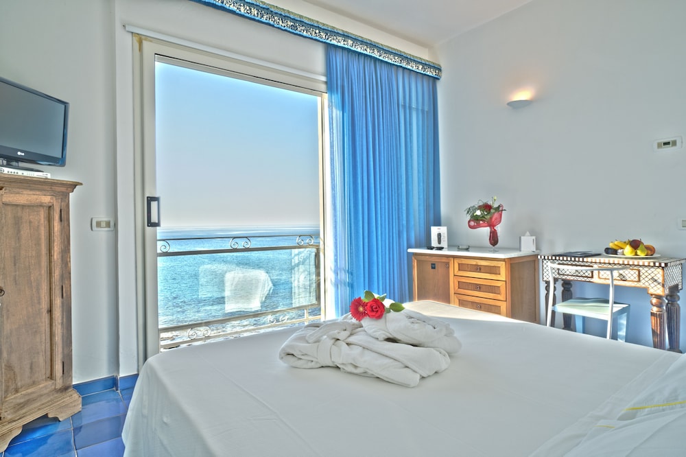 Double Room Single Use, Sea View photo 1