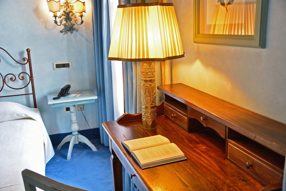 Classic Double Room Single Use photo 2