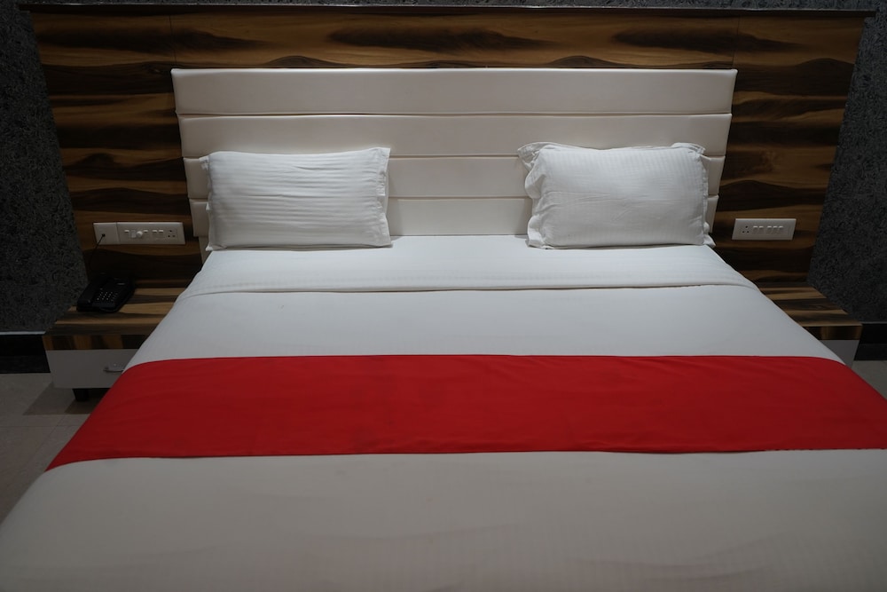 Deluxe Room - Photo 6