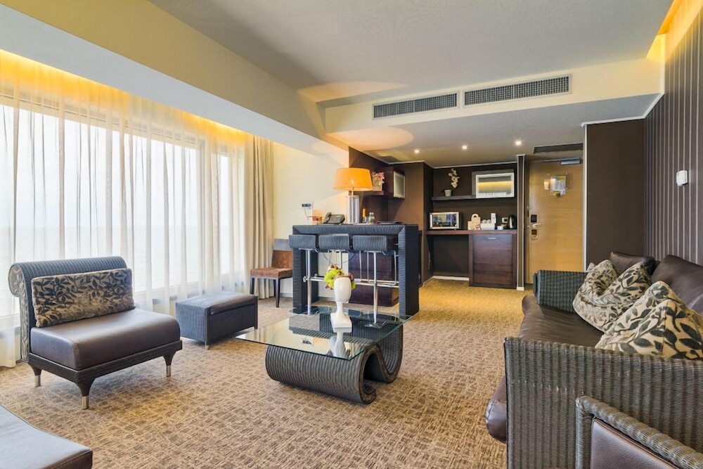 Senior Suite, 1 King Bed, Sea View photo 2
