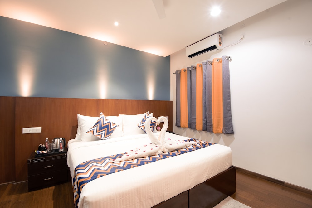 Deluxe Double Room, 1 King Bed photo 2