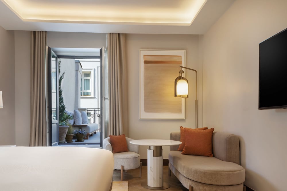 Premium Room, 1 King Bed, Non Smoking, City View (Terrace)